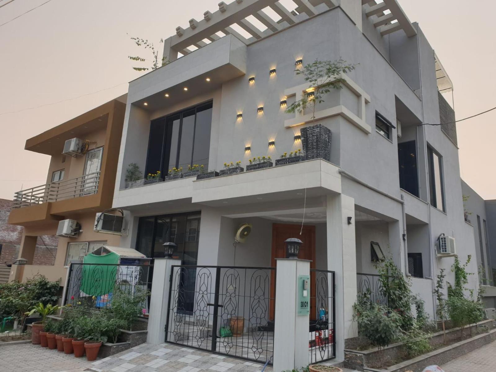 Grey Orchard Homestay - A Family Place Lahore Eksteriør billede